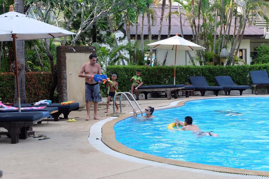 Bamboo Beach Hotel & Spa Patong Екстер'єр фото