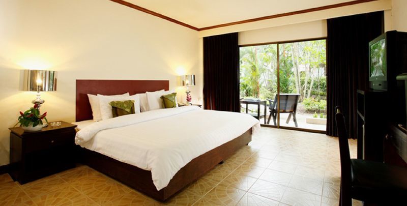 Bamboo Beach Hotel & Spa Patong Екстер'єр фото