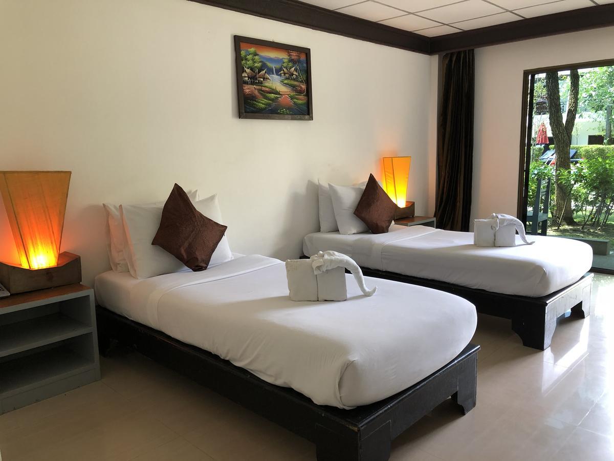 Bamboo Beach Hotel & Spa Patong Екстер'єр фото