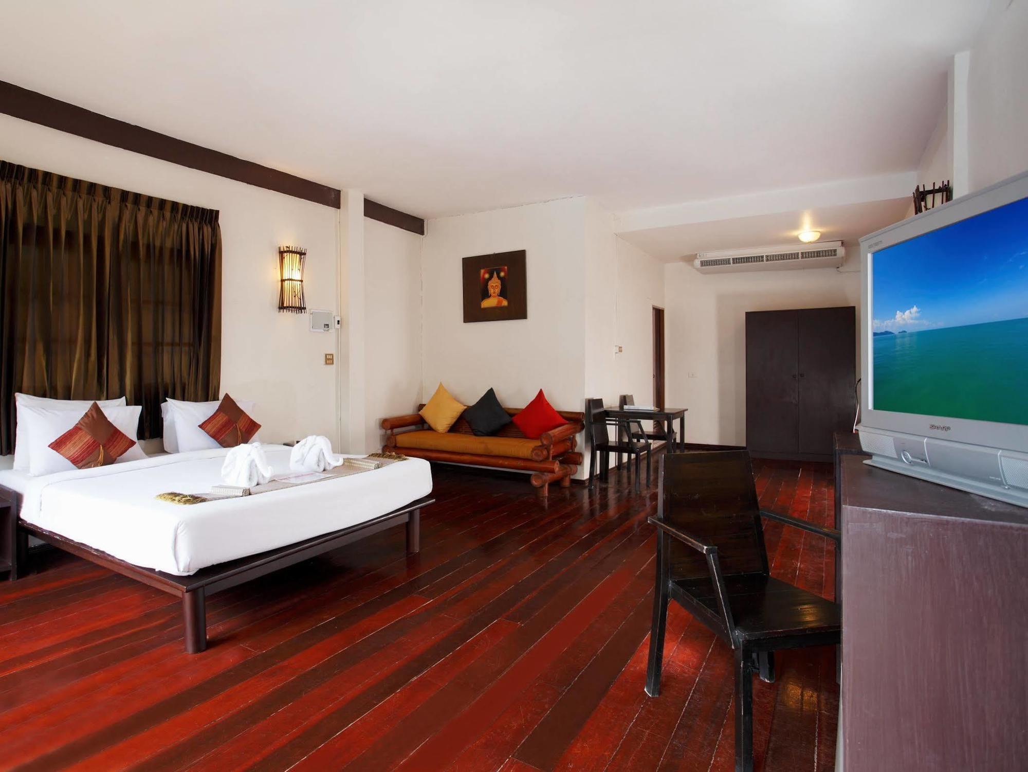 Bamboo Beach Hotel & Spa Patong Екстер'єр фото