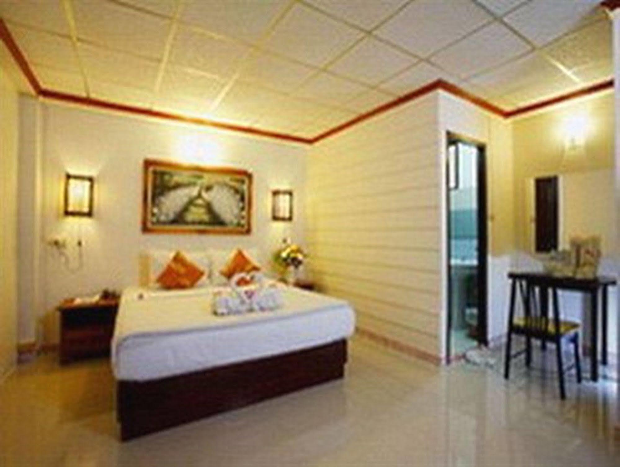 Bamboo Beach Hotel & Spa Patong Екстер'єр фото