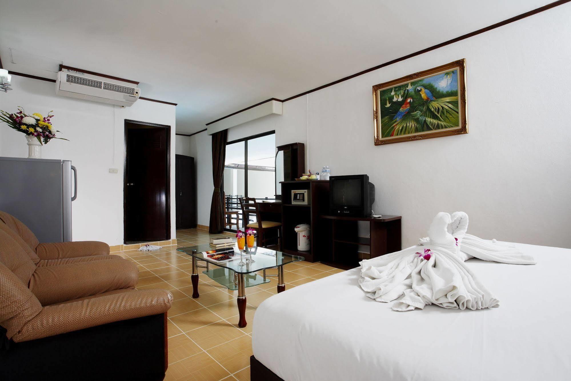 Bamboo Beach Hotel & Spa Patong Екстер'єр фото
