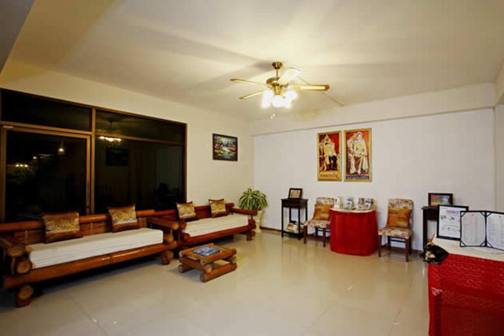 Bamboo Beach Hotel & Spa Patong Екстер'єр фото