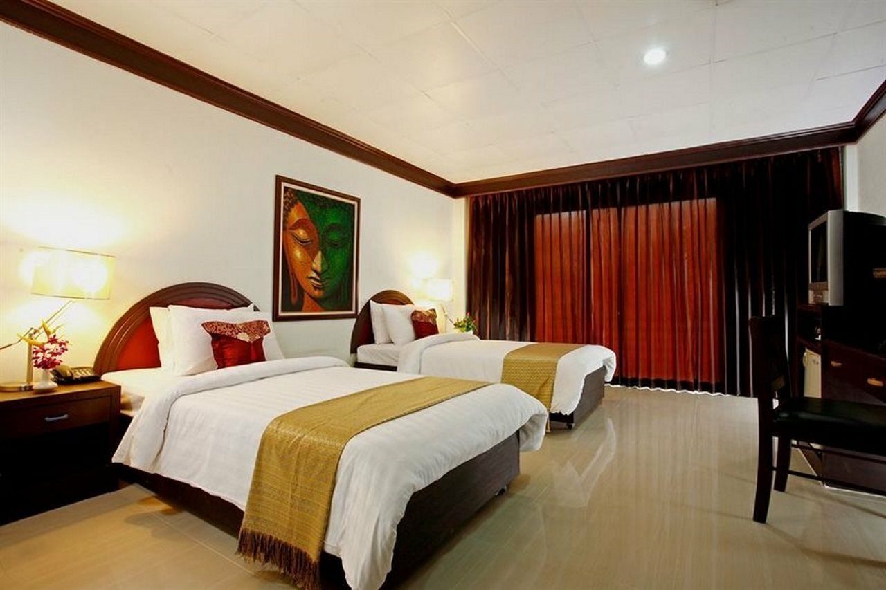 Bamboo Beach Hotel & Spa Patong Екстер'єр фото
